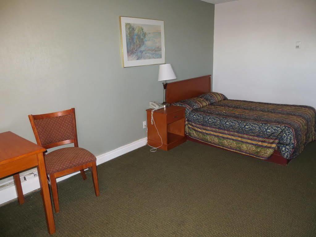 Westgate Inn Edmonton Buitenkant foto